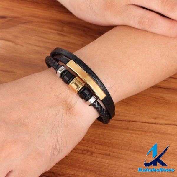 Pulsera de cuero negro con detalles dorado y negro