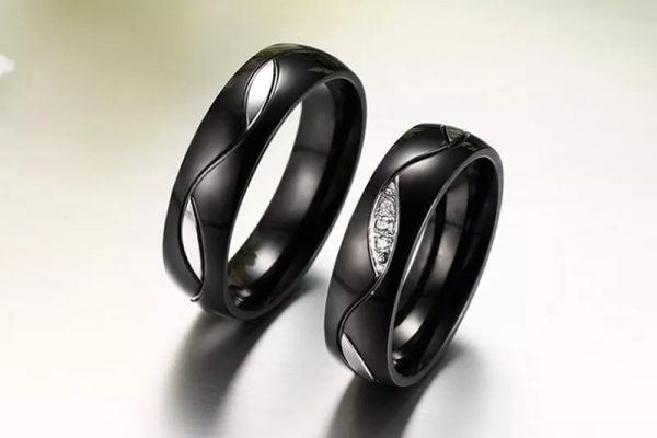 Anillo Inox parejas negro detalles plateado