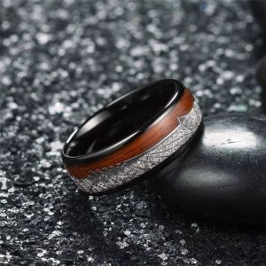 Anillo Inox negro detalles madera y plata