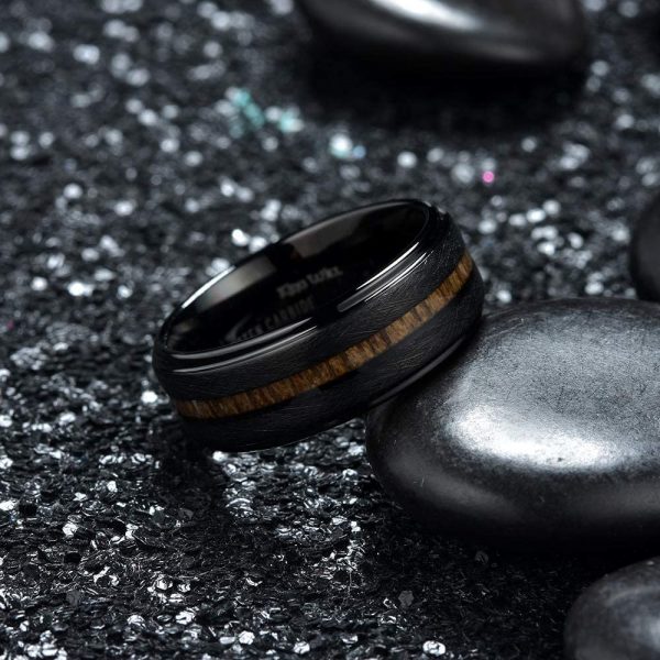 Anillo Inox negro con detalles de madera central